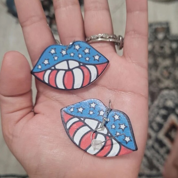 B2G1🇺🇸Patriotic Mouth Earrings American Red White Blue Stars Stripes• NWT - Picture 8 of 12